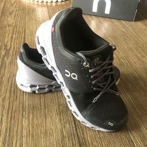 Women’s ON Cloudstratus size 7.5 running shoe